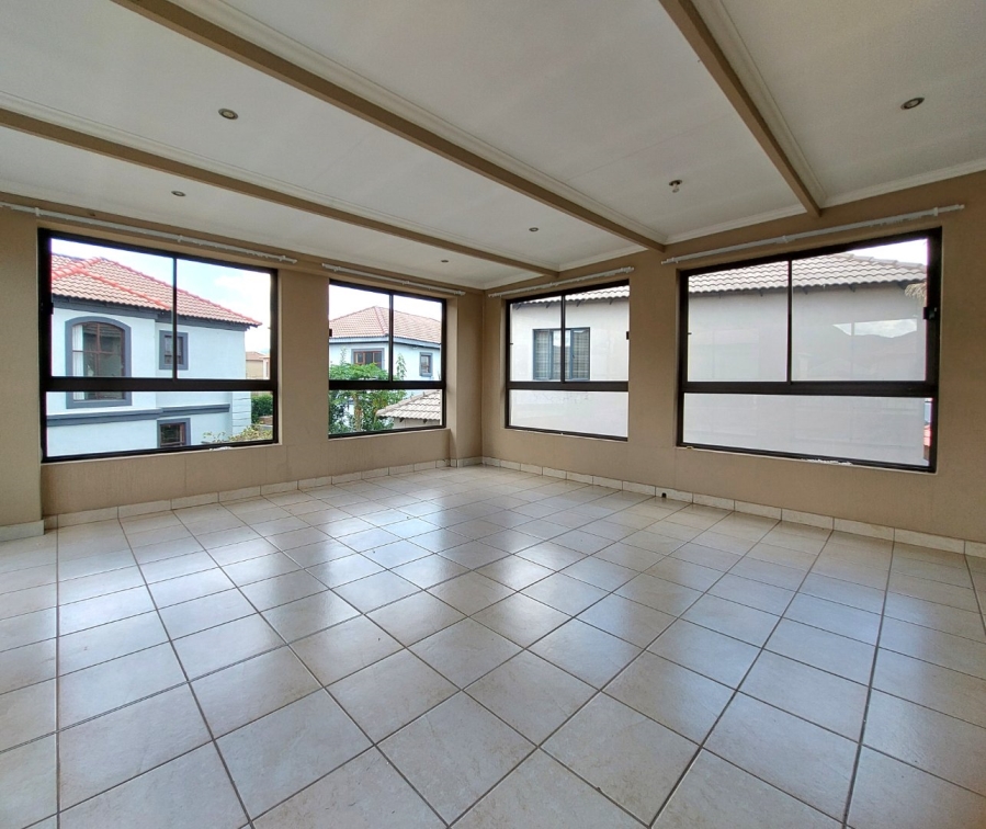 3 Bedroom Property for Sale in Gateway Manor North West